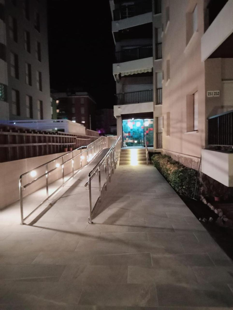 Apartamento Primera Linea De Playa Port-Segur เซกูร์ เด กาลาเฟย์ ภายนอก รูปภาพ